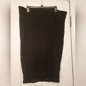 Torrid- Pencil line lace skirt- Size 2 (18/20)